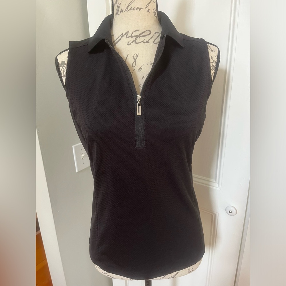 IZOD Golf Black Sleeveless Women’s Top. Size: S/P.